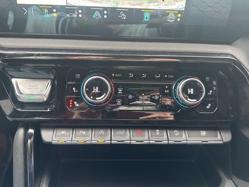 Used 2023 GMC Sierra 1500 AT4 w/ AT4 Preferred Package image 21