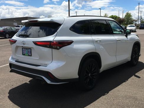 Used 2025 Toyota Highlander XSE AWD/4WD image 7