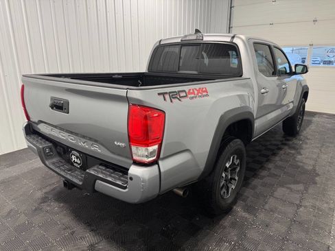 Used 2016 Toyota Tacoma TRD Off-Road image 3