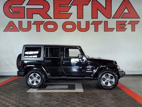 Used 2017 Jeep Wrangler Unlimited Sahara w/ Connectivity Group AWD/4WD image 1