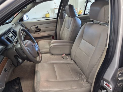 Used 2007 Ford Crown Victoria LX RWD image 11