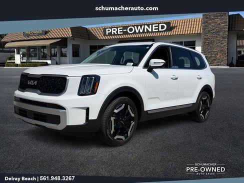 Used 2025 Kia Telluride EX w/ EX Captain's Chair Package FWD image 3