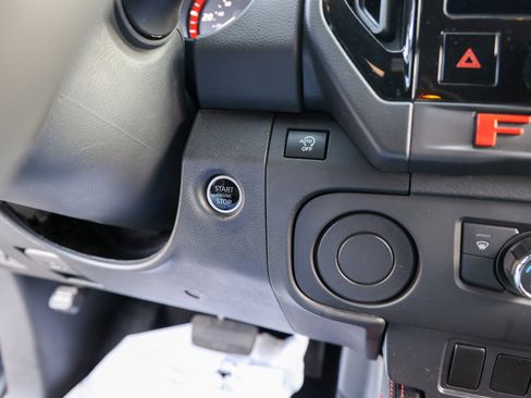 Used 2025 Nissan Frontier Pro-X image 21