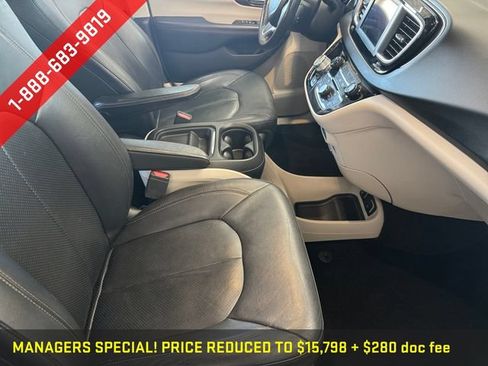 Used 2019 Chrysler Pacifica Touring-L FWD image 5