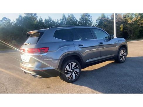 Used 2024 Volkswagen Atlas SE image 2