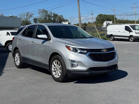 Used 2021 Chevrolet Equinox LT w/ Driver Convenience Package FWD image 2