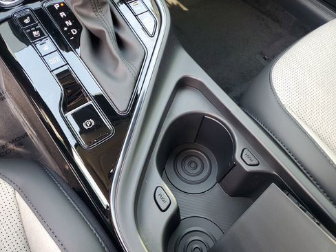 New 2025 Kia Niro SX Touring image 26