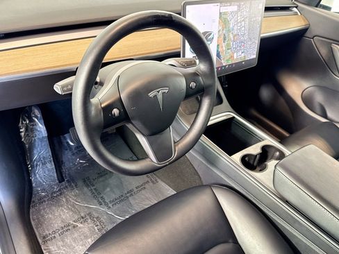 Used 2021 Tesla Model Y Long Range image 9