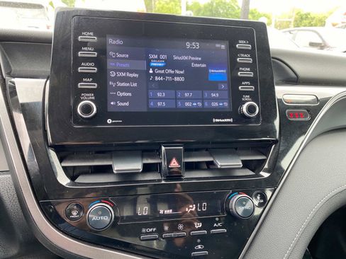 Used 2023 Toyota Camry SE image 10