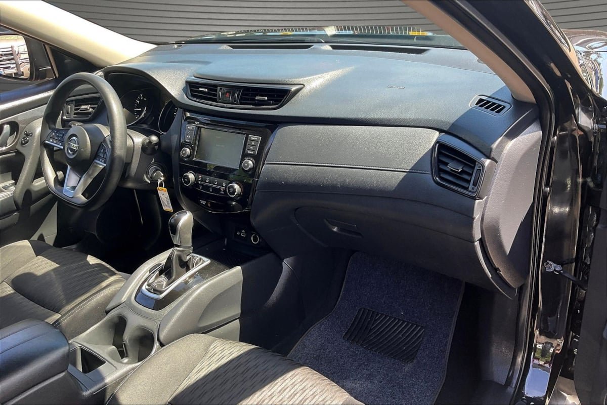 Used 2020 Nissan Rogue S FWD image 25