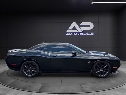 Used 2019 Dodge Challenger R/T Scat Pack RWD image 8