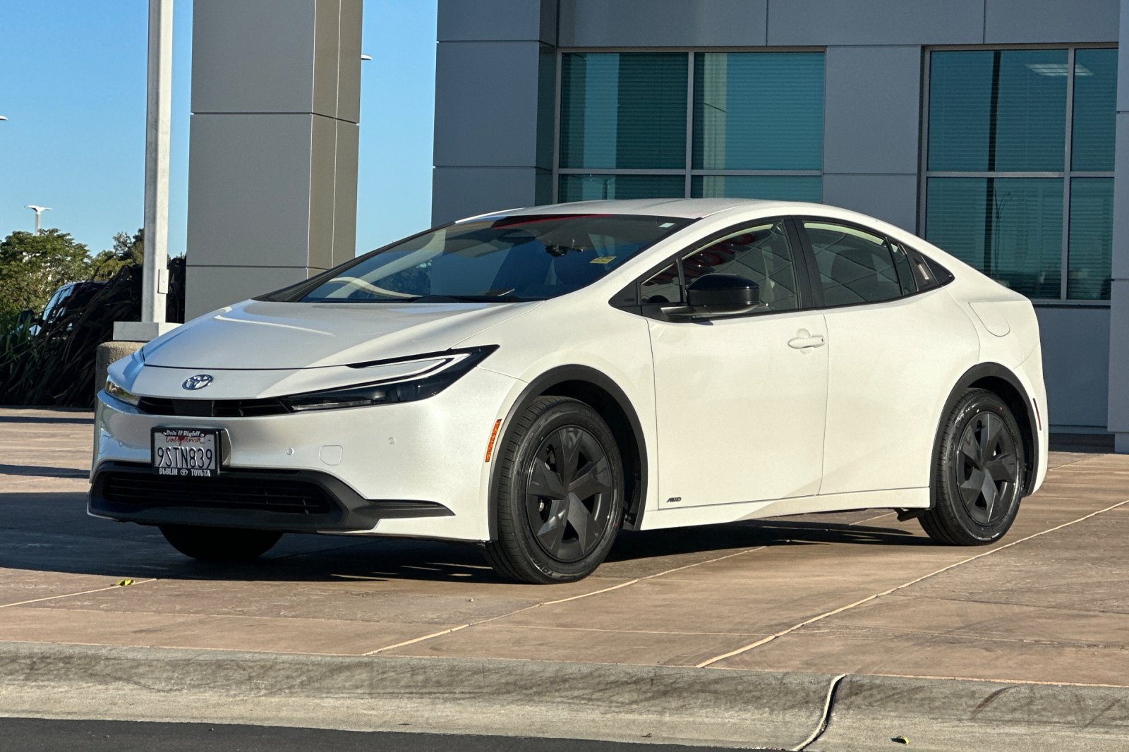 Certified 2025 Toyota Prius LE AWD/4WD image 10