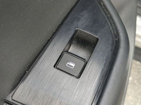 Used 2024 Nissan Rogue S image 36