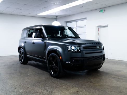 Used 2025 Land Rover Defender 110 V8 AWD/4WD image 26
