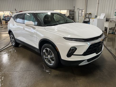 Used 2025 Chevrolet Blazer LT AWD/4WD image 3