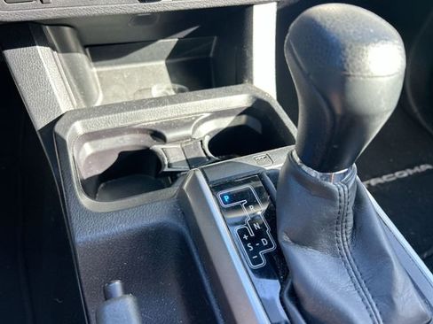 Used 2022 Toyota Tacoma SR5 w/ Technology Package image 23