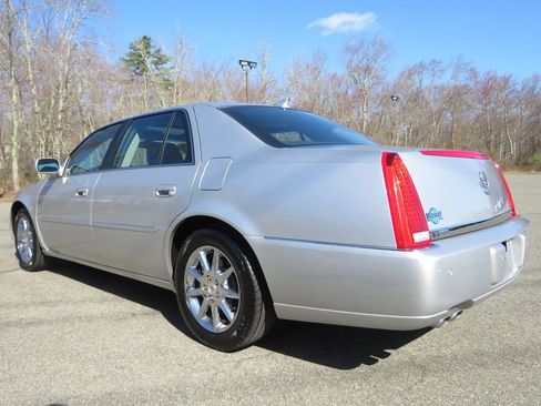 Used 2010 Cadillac DTS Luxury FWD image 7