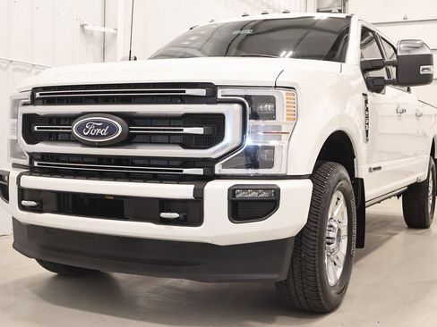 Certified 2022 Ford F250 Platinum w/ FX4 Off-Road Package image 6