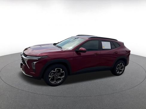 Used 2025 Chevrolet Trax LT w/ LT Convenience Package FWD image 8