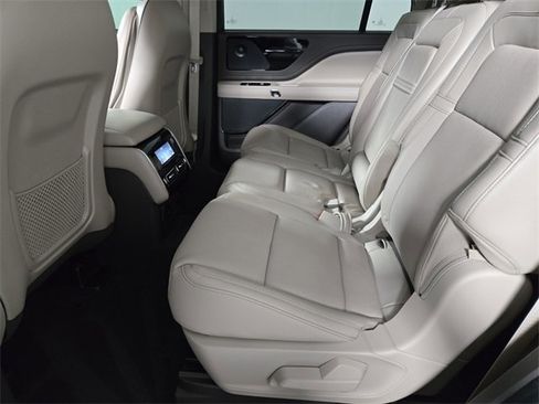 Certified 2023 Lincoln Aviator Reserve w/ Equipment Group 201A image 12