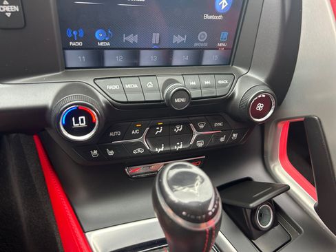Used 2018 Chevrolet Corvette Z06 RWD image 12