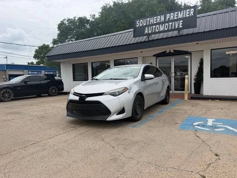 Used 2018 Toyota Corolla LE FWD image 1