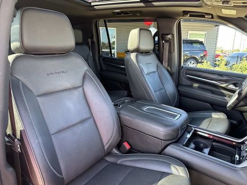 Used 2022 GMC Yukon XL Denali image 12