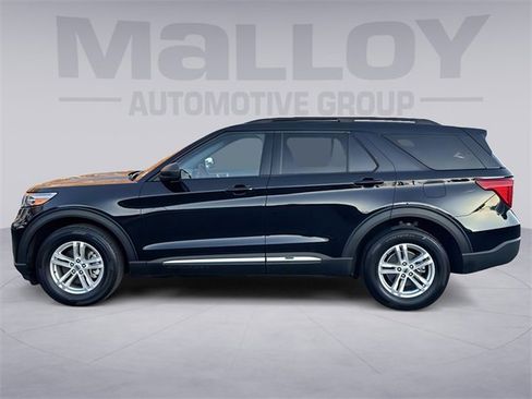 Used 2024 Ford Explorer XLT image 2