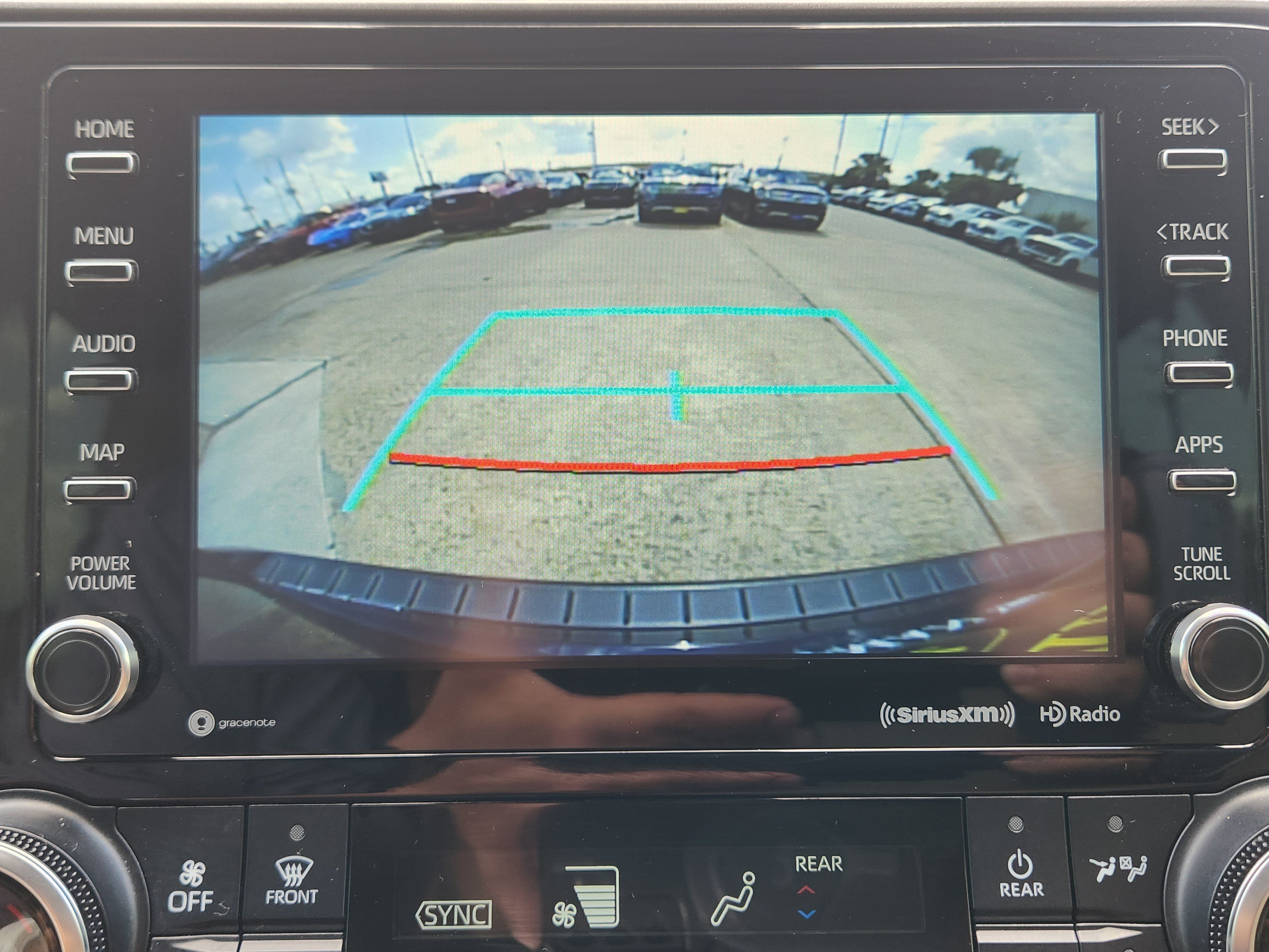 Used 2022 Toyota Highlander XLE FWD image 13