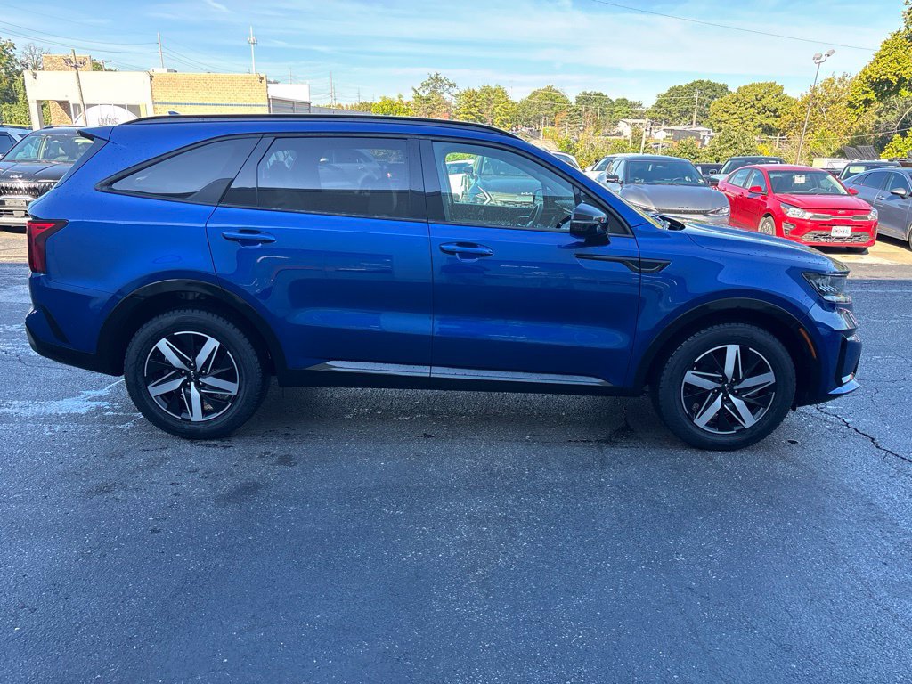 Used 2023 Kia Sorento S w/ Panoramic Sunroof Package FWD image 2