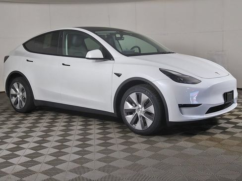 Used 2023 Tesla Model Y Long Range AWD/4WD image 54
