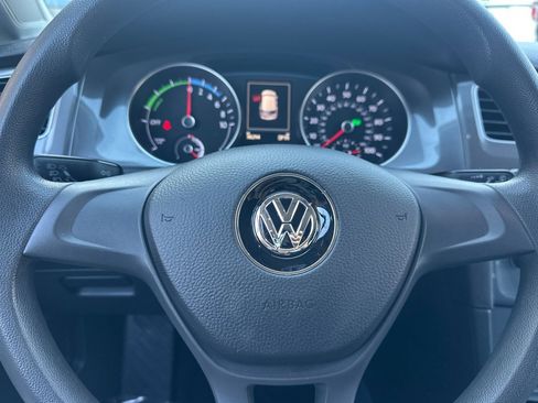 Used 2016 Volkswagen e-Golf SE w/ DC Fast Charging Package image 15
