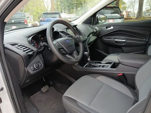 Used 2017 Ford Escape SE w/ Equipment Group 201A image 18