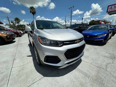 Used 2018 Chevrolet Trax LS FWD image 2
