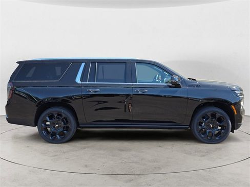 New 2025 Chevrolet Suburban High Country image 6