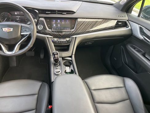 Used 2025 Cadillac XT6 Premium Luxury image 34