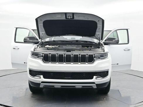 Used 2024 Jeep Wagoneer Series II w/ Flexible Seating Group image 32