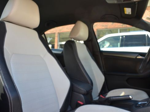 Used 2016 Volkswagen Jetta Sport w/ Lighting Package FWD image 28