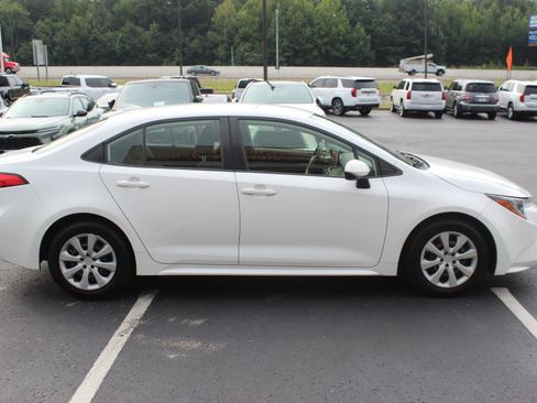Used 2020 Toyota Corolla LE FWD image 5