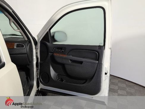 Used 2011 Chevrolet Tahoe LTZ image 31