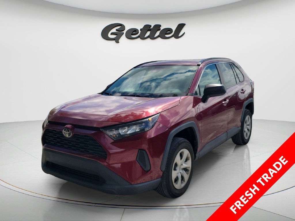 Used 2021 Toyota RAV4 LE FWD image 1