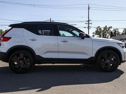 New 2026 Volvo XC40 B5 Ultra w/ Climate Package