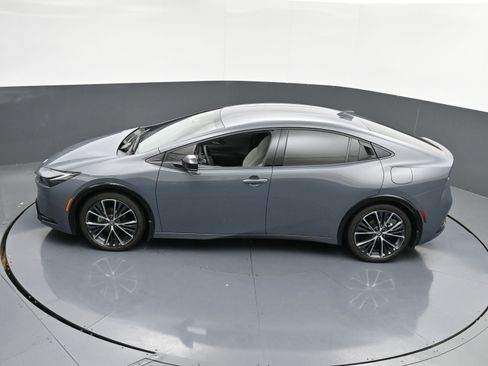 Used 2024 Toyota Prius XLE image 31