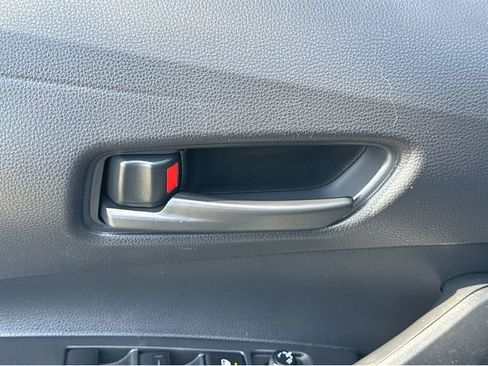 Used 2022 Toyota Corolla LE FWD image 33