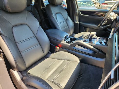 Used 2019 Porsche Cayenne AWD/4WD image 15
