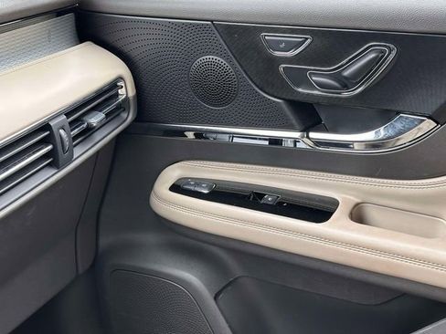 Used 2023 Lincoln Corsair AWD image 22
