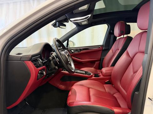 Certified 2023 Porsche Macan S AWD/4WD image 5
