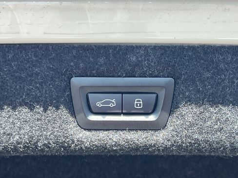 Used 2023 BMW M550i xDrive w/ Executive Package image 29