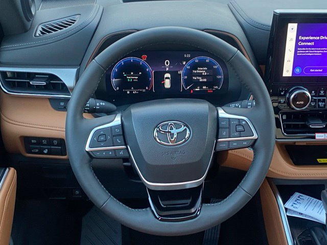 New 2026 Toyota Highlander Platinum AWD/4WD image 17