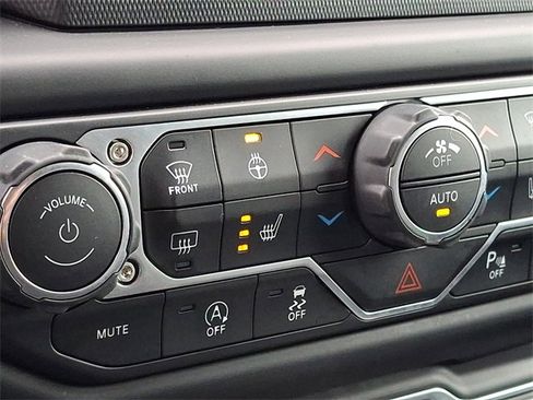 Used 2018 Jeep Wrangler Unlimited Sahara w/ Cold Weather Group image 24